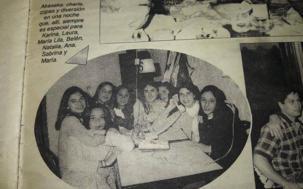 Recorte de diario de 1996 con las chicas de la promo 96 en Bariloche